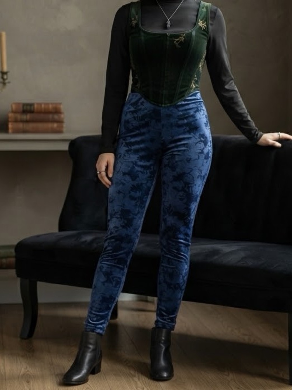 DG2 Diane Gilman Crushed Velvet Leggings (M) - Magenta & Navy Blue Floral